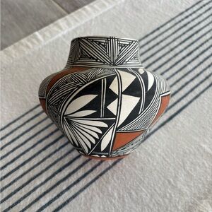 🪴Acoma New Mexico Vintage Geometric Black and White Vase with Terracotta Accents